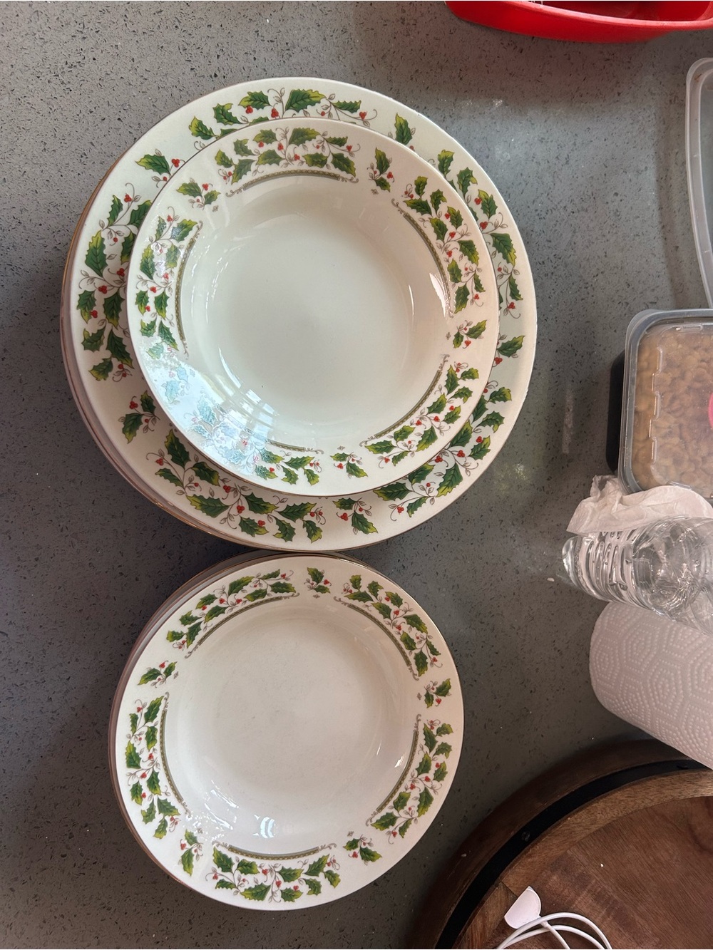 Holiday Holly Ceramic Dinnerware Set - White and Green